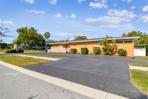 Commercial property in Clearwater, Florida 191.29 sq.m. № 2226602 - photo 8