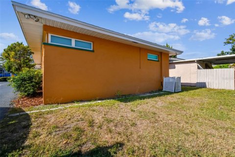 Commercial property in Clearwater, Florida 191.29 sq.m. № 2226602 - photo 12