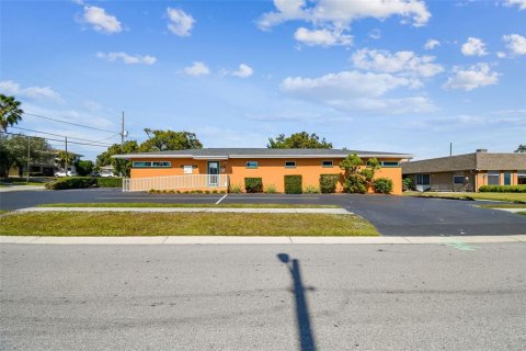 Commercial property in Clearwater, Florida 191.29 sq.m. № 2226602 - photo 7