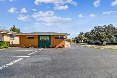 Commercial property in Clearwater, Florida 191.29 sq.m. № 2226602 - photo 5