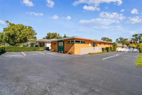 Commercial property in Clearwater, Florida 191.29 sq.m. № 2226602 - photo 2