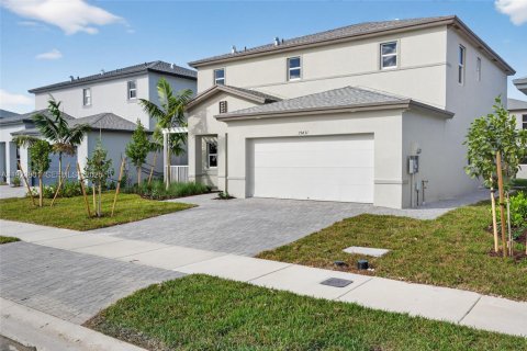 House in Miami, Florida 5 bedrooms № 1982137 - photo 4