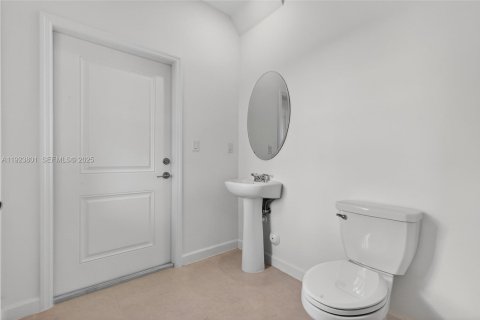 House in Miami, Florida 5 bedrooms № 1982137 - photo 14