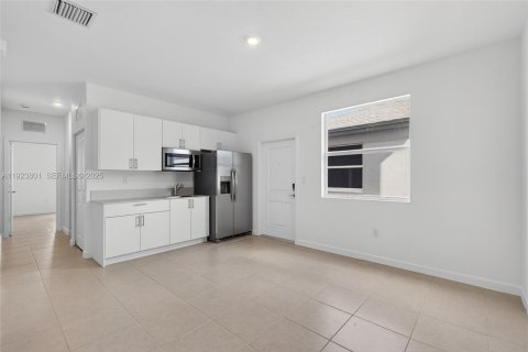 House in Miami, Florida 5 bedrooms № 1982137 - photo 15