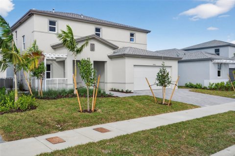 House in Miami, Florida 5 bedrooms № 1982137 - photo 5