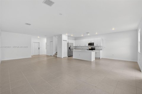 House in Miami, Florida 5 bedrooms № 1982137 - photo 13