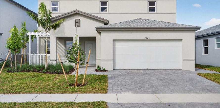 House in Miami, Florida 5 bedrooms № 1982137