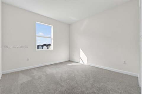 House in Miami, Florida 5 bedrooms № 1982137 - photo 23