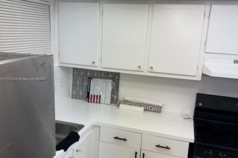 Condominio en venta en Sunrise, Florida, 1 dormitorio, 59.46 m2 № 1972584 - foto 12