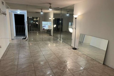 Condominio en venta en Sunrise, Florida, 1 dormitorio, 59.46 m2 № 1972584 - foto 9