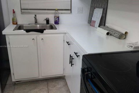 Condominio en venta en Sunrise, Florida, 1 dormitorio, 59.46 m2 № 1972584 - foto 4