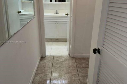 Condominio en venta en Sunrise, Florida, 1 dormitorio, 59.46 m2 № 1972584 - foto 5