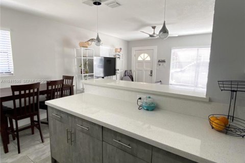 Casa en venta en Hollywood, Florida, 3 dormitorios, 85.47 m2 № 2000689 - foto 15