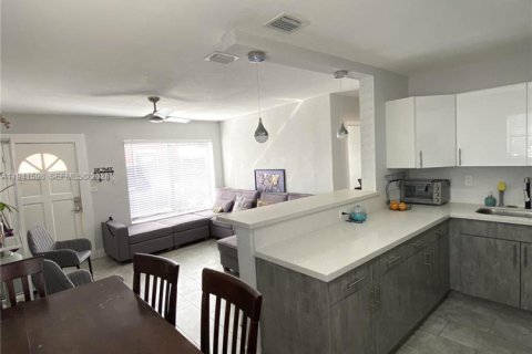 Casa en venta en Hollywood, Florida, 3 dormitorios, 85.47 m2 № 2000689 - foto 16