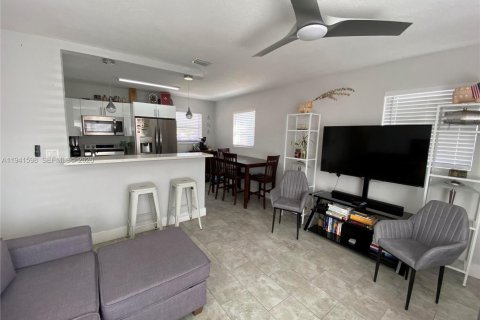 Casa en venta en Hollywood, Florida, 3 dormitorios, 85.47 m2 № 2000689 - foto 2