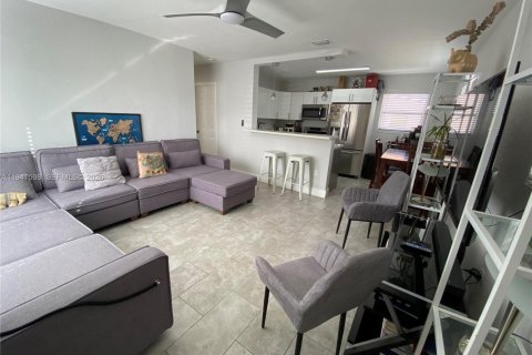 Casa en venta en Hollywood, Florida, 3 dormitorios, 85.47 m2 № 2000689 - foto 19