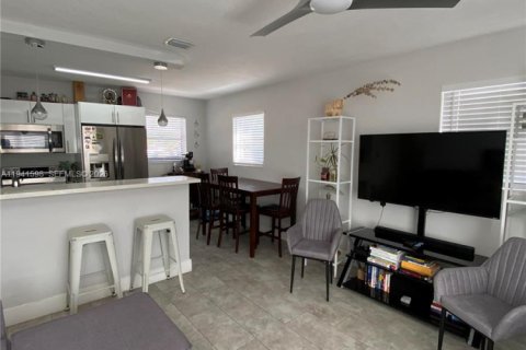 Casa en venta en Hollywood, Florida, 3 dormitorios, 85.47 m2 № 2000689 - foto 4