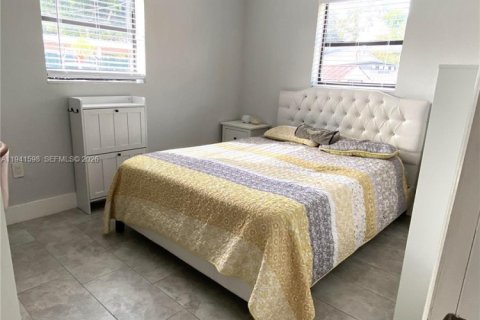 Casa en venta en Hollywood, Florida, 3 dormitorios, 85.47 m2 № 2000689 - foto 12