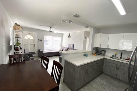 Casa en venta en Hollywood, Florida, 3 dormitorios, 85.47 m2 № 2000689 - foto 17