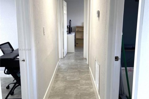 Casa en venta en Hollywood, Florida, 3 dormitorios, 85.47 m2 № 2000689 - foto 5