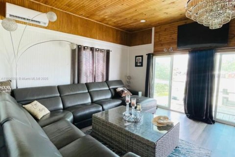 Casa en venta en Frostproof, Florida, 4 dormitorios, 195.09 m2 № 2169620 - foto 3