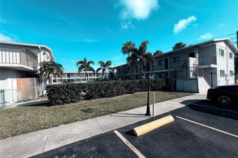 Condo in Sarasota, Florida, 2 bedrooms № 2142775
