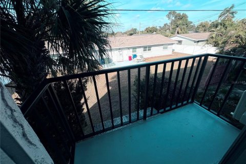 Condo in Sarasota, Florida, 2 bedrooms № 2142775 - photo 11