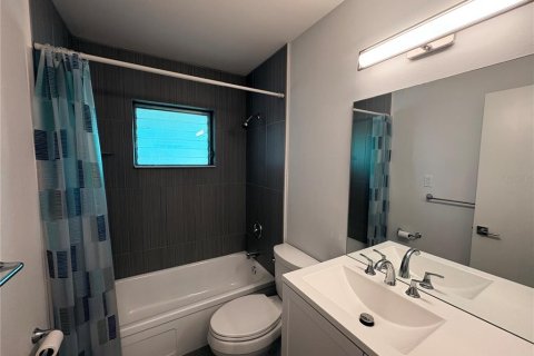 Condo in Sarasota, Florida, 2 bedrooms № 2142775 - photo 9