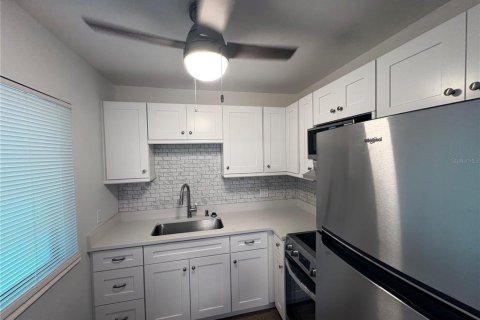 Condo in Sarasota, Florida, 2 bedrooms № 2142775 - photo 6