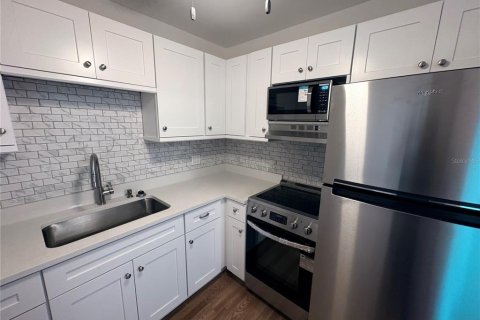 Condo in Sarasota, Florida, 2 bedrooms № 2142775 - photo 7