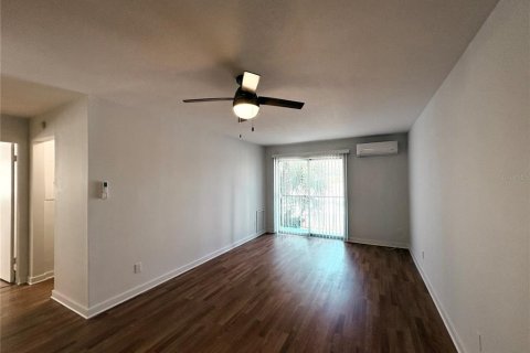 Condo in Sarasota, Florida, 2 bedrooms № 2142775 - photo 5