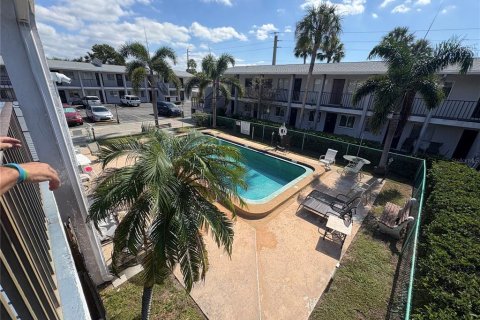 Condo in Sarasota, Florida, 2 bedrooms № 2142775 - photo 2
