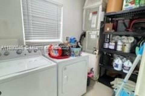 Купить виллу или дом в Пемброк-Пайнс, Флорида 3 спальни, 173.17м2, № 1947984 - фото 15