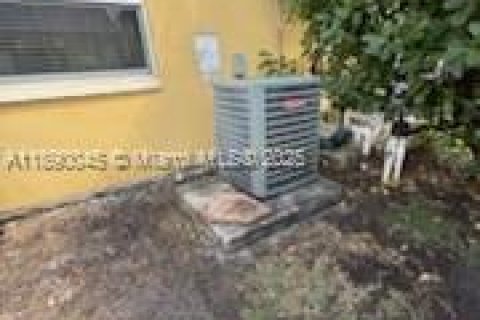 Купить виллу или дом в Пемброк-Пайнс, Флорида 3 спальни, 173.17м2, № 1947984 - фото 14