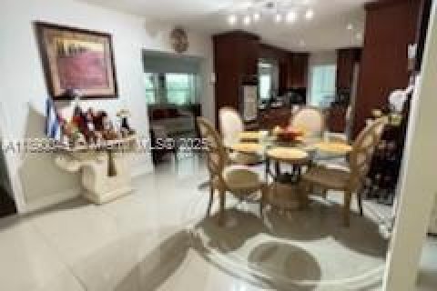 Купить виллу или дом в Пемброк-Пайнс, Флорида 3 спальни, 173.17м2, № 1947984 - фото 20