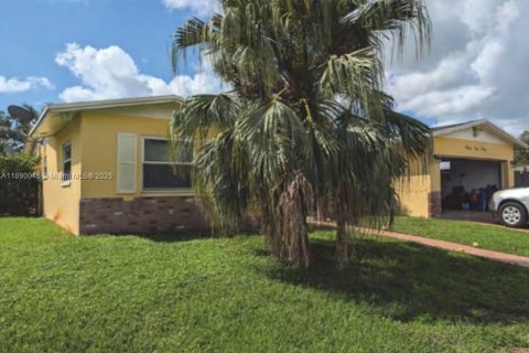 Купить виллу или дом в Пемброк-Пайнс, Флорида 3 спальни, 173.17м2, № 1947984 - фото 3