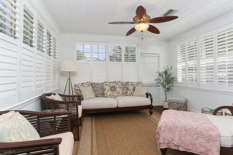 House in Tampa, Florida 3 bedrooms, 193.42 sq.m. № 2201823 - photo 19