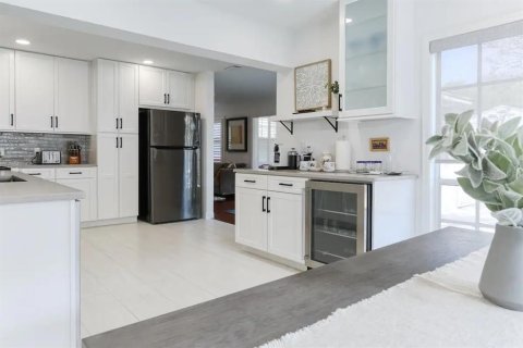 House in Tampa, Florida 3 bedrooms, 193.42 sq.m. № 2201823 - photo 11