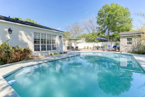 House in Tampa, Florida 3 bedrooms, 193.42 sq.m. № 2201823 - photo 4