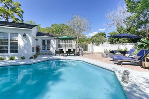 House in Tampa, Florida 3 bedrooms, 193.42 sq.m. № 2201823 - photo 5