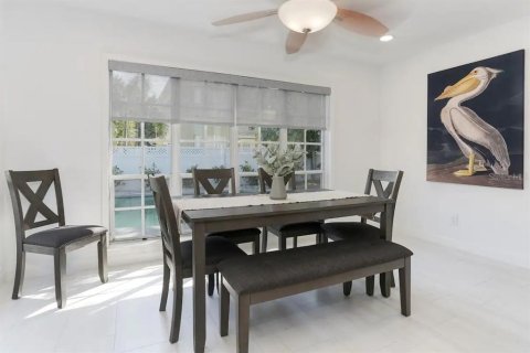 House in Tampa, Florida 3 bedrooms, 193.42 sq.m. № 2201823 - photo 18