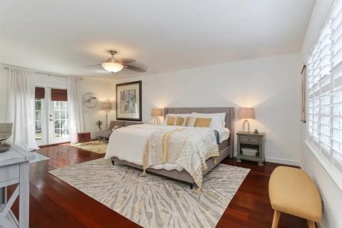 House in Tampa, Florida 3 bedrooms, 193.42 sq.m. № 2201823 - photo 25