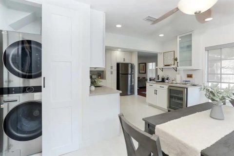 House in Tampa, Florida 3 bedrooms, 193.42 sq.m. № 2201823 - photo 17