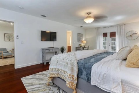House in Tampa, Florida 3 bedrooms, 193.42 sq.m. № 2201823 - photo 26