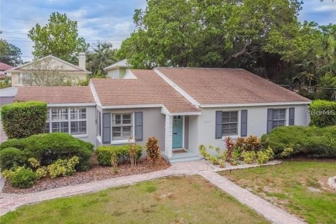 House in Tampa, Florida 3 bedrooms, 193.42 sq.m. № 2201823