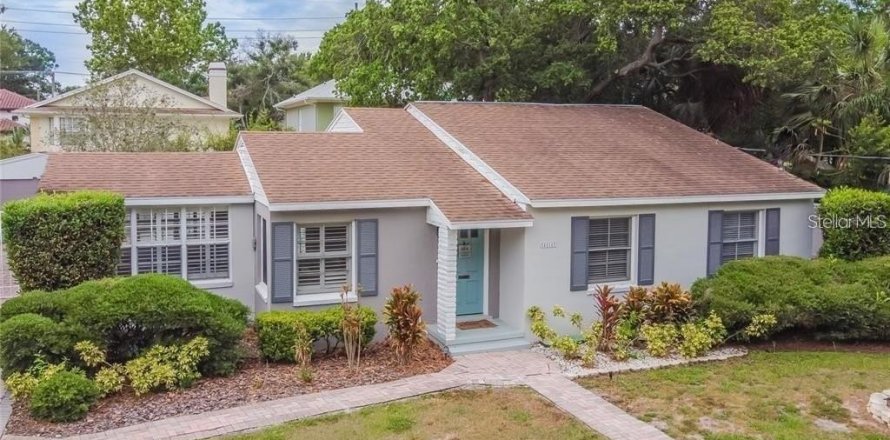 House in Tampa, Florida 3 bedrooms, 193.42 sq.m. № 2201823