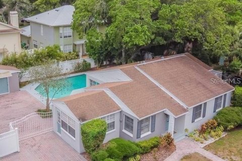 House in Tampa, Florida 3 bedrooms, 193.42 sq.m. № 2201823 - photo 2