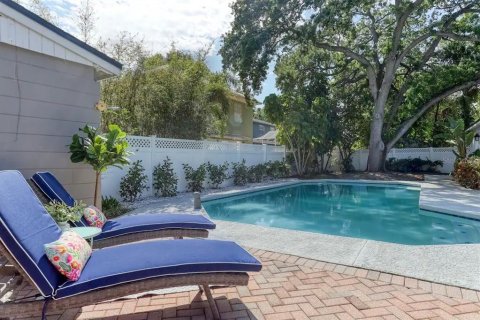 House in Tampa, Florida 3 bedrooms, 193.42 sq.m. № 2201823 - photo 3