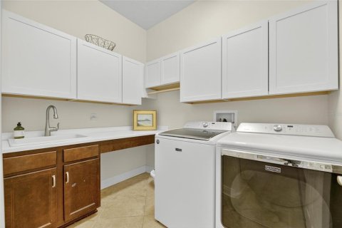 House in Apollo Beach, Florida 3 bedrooms, 239.97 sq.m. № 1900778 - photo 15