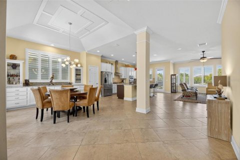 House in Apollo Beach, Florida 3 bedrooms, 239.97 sq.m. № 1900778 - photo 5
